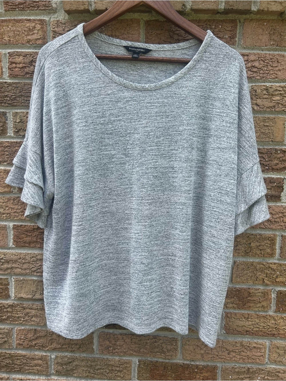 Banana Republic Gray Relaxed Knit Top with Ruffle Short Sleeves size XL